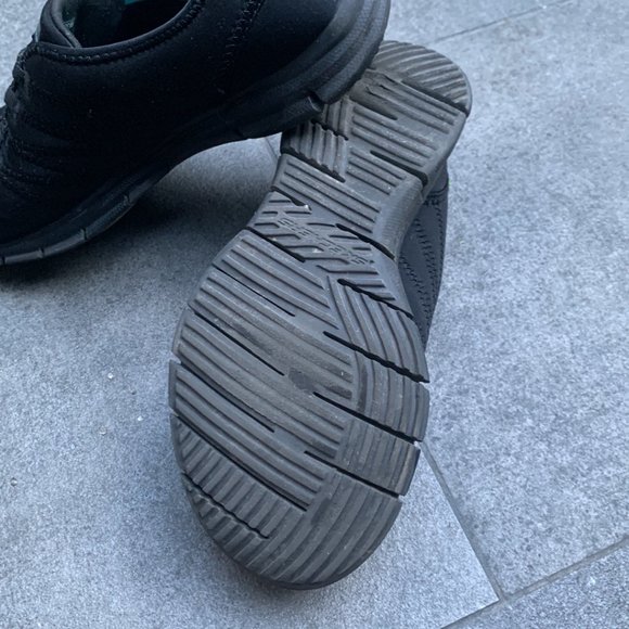 Black Skechers, very light! - Picture 5 of 8